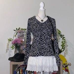 Worthington 90s vintage whimsical fairy leopard print long sleeve babydoll top